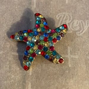 Faux women’s starfish brooch